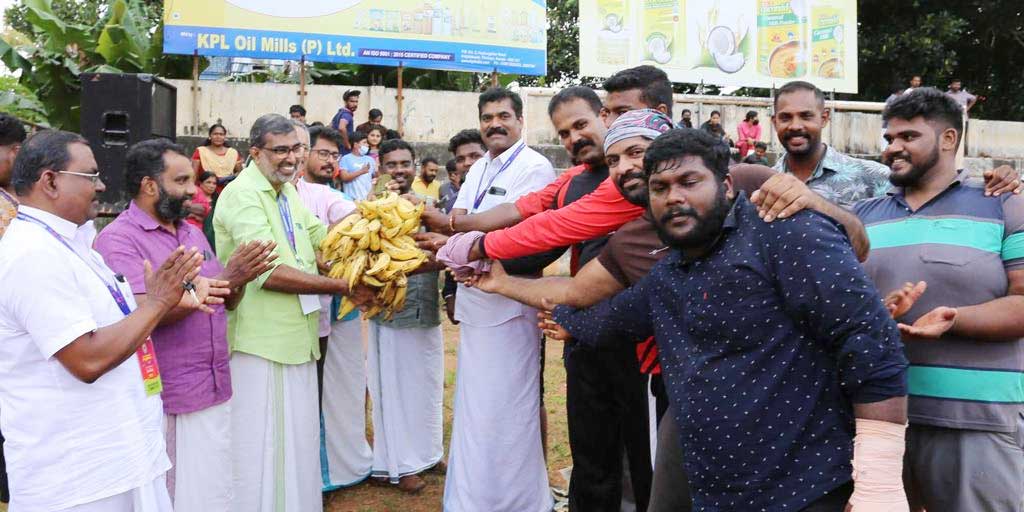 വർണ്ണക്കുട: വടം വലിച്ച് ജയിച്ചത് ആളൂർ പഞ്ചായത്ത്