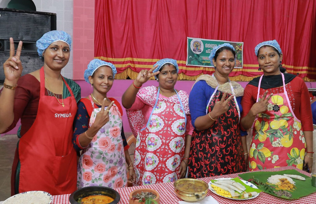 രുചി വൈവിധ്യങ്ങളൊരുക്കി വർണ്ണക്കുട ജൈവ പാചക മത്സരം: ഒന്നാം സ്ഥാനം വേളൂക്കരക്ക്