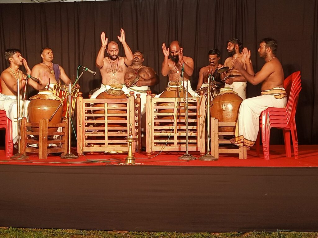 വർണ്ണക്കുട ക്ലാസിക്കൽ ഫെസ്റ്റിന്റെ ഭാഗമായി മിഴാവിൽ ഇരട്ട തയമ്പക അരങ്ങേറി