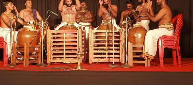 വർണ്ണക്കുട ക്ലാസിക്കൽ ഫെസ്റ്റിന്റെ ഭാഗമായി മിഴാവിൽ ഇരട്ട തയമ്പക അരങ്ങേറി