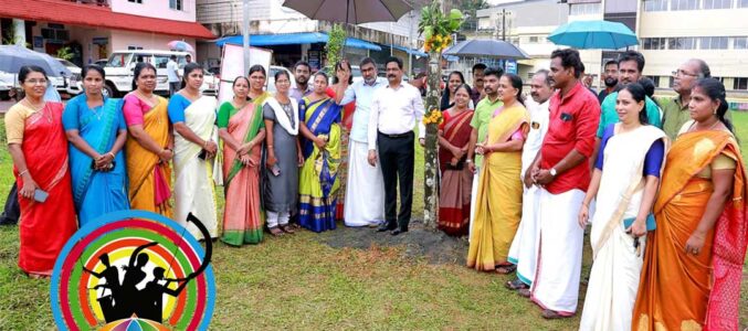 ഇരിങ്ങാലക്കുടയിൽ വർണ്ണക്കുട വിരിഞ്ഞു തുടങ്ങുന്നു. ആഘോഷങ്ങൾക്ക് തുടക്കം കുറിച്ച് പന്തലിന്‍റെ കാൽ നാട്ടൽ നടന്നു