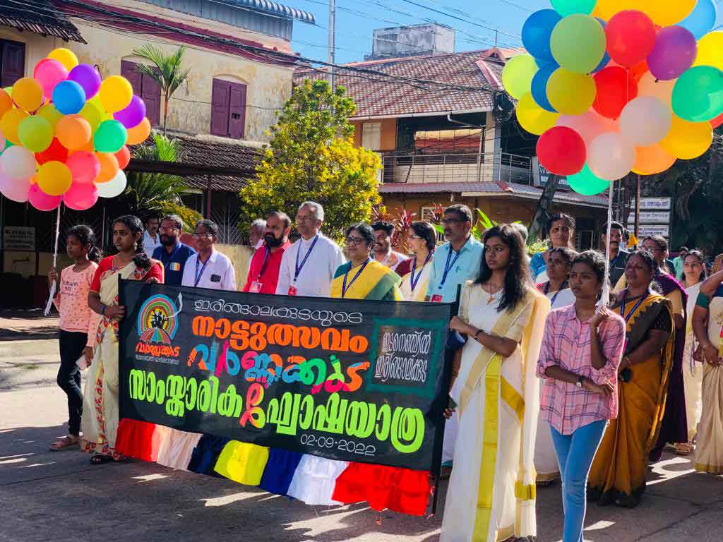പ്രൗഢഗംഭീരമീ ഘോഷയാത്ര; ദൃശ്യ- ശ്രാവ്യ വിരുന്നായി ‘വർണ്ണക്കുട’ സാംസ്‌കാരിക ഘോഷയാത്ര